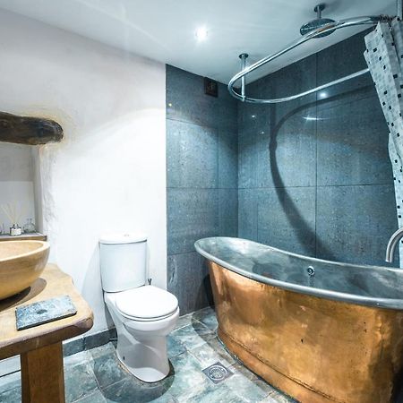 St Davids Hideaway With Roll-Top Bath & Log Burner Exteriör bild